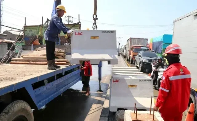 Pemerintah Perkuat Penanganan Banjir Rob Sayung dengan Concrete Barrier di Jalur Rawan Macet