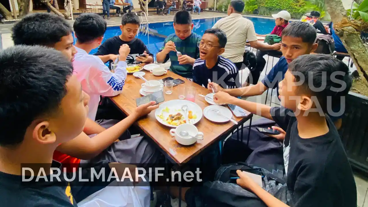 Pengalaman Menarik dan Berkesan yang Dirasakan Santri Saat Ziarah Wali Songo